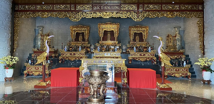 Gian chính đền tưởng niệm vua Hùng